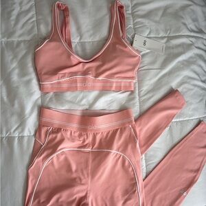 ALO Yoga Peach Scoop Sports Bra & Leggings Set. BRAND NEW!